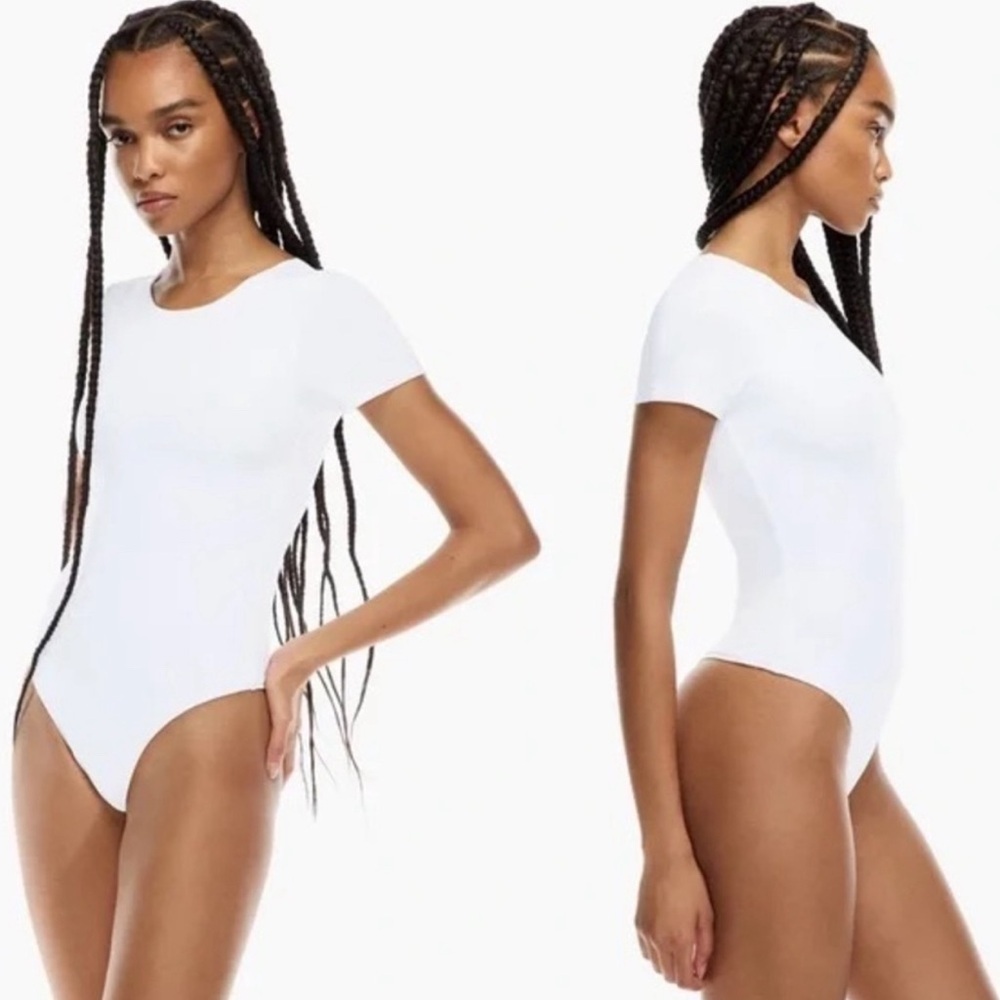 Aritzia Babaton Contour Crew Shortsleeve Bodysuit
